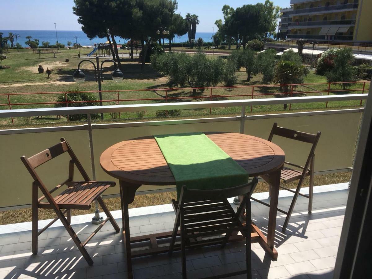 Mare 3 Apartment Ventimiglia Bagian luar foto