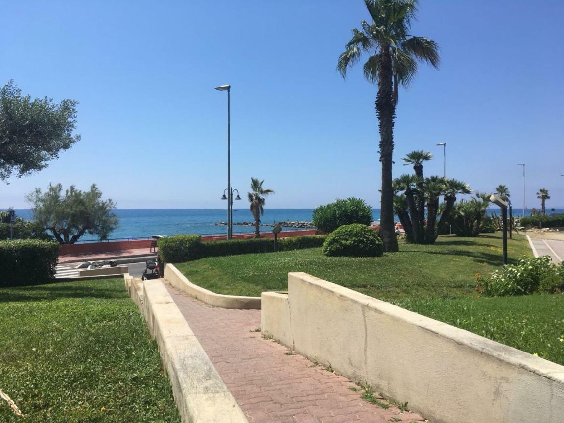 Mare 3 Apartment Ventimiglia Bagian luar foto